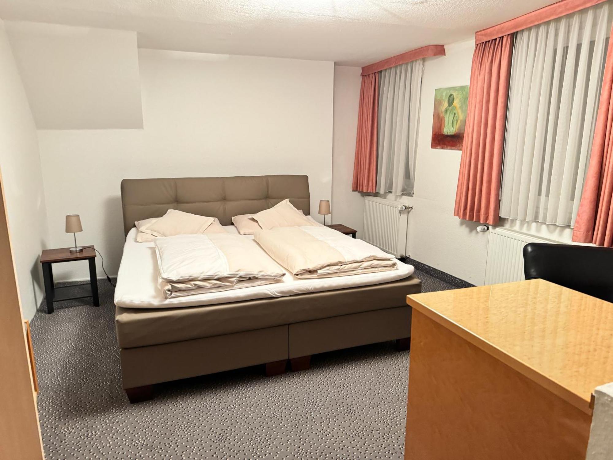 Hotel Und Restaurant Pinkenburg Wennigsen ภายนอก รูปภาพ