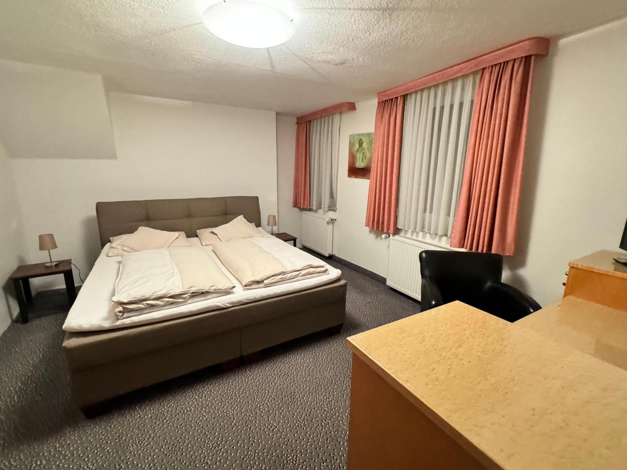 Hotel Und Restaurant Pinkenburg Wennigsen ภายนอก รูปภาพ