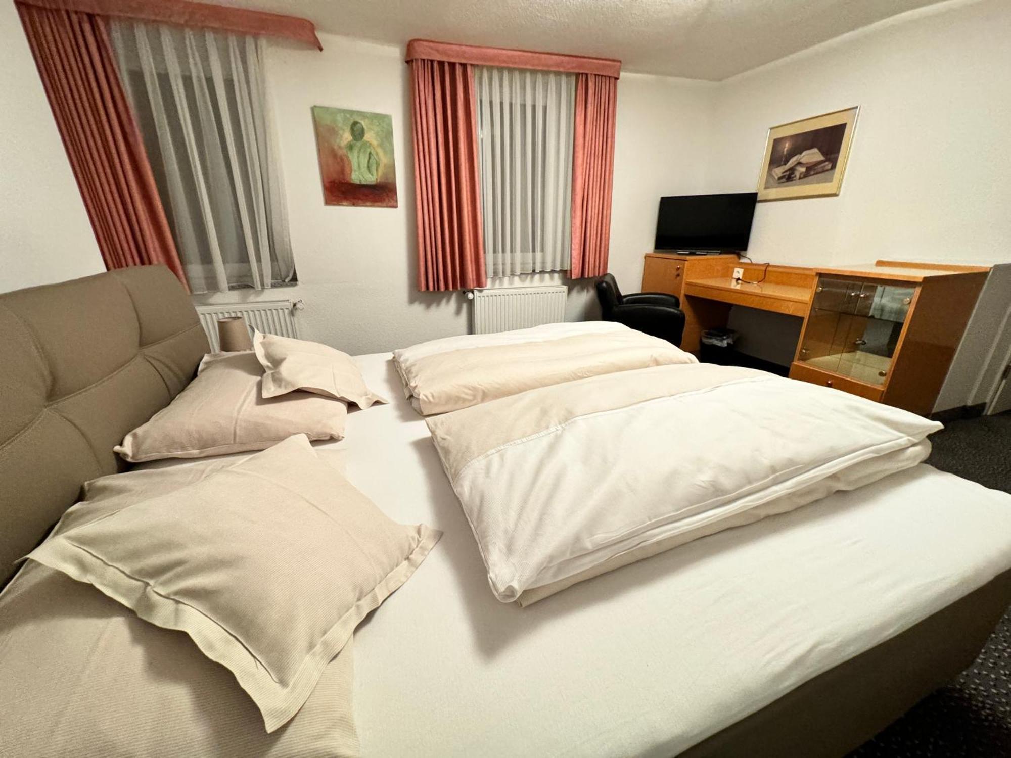 Hotel Und Restaurant Pinkenburg Wennigsen ภายนอก รูปภาพ