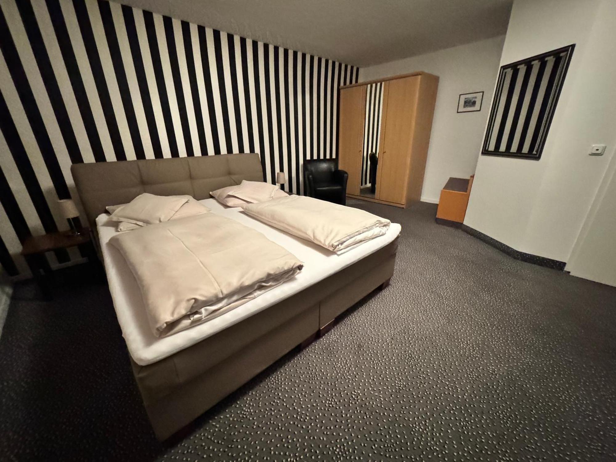 Hotel Und Restaurant Pinkenburg Wennigsen ภายนอก รูปภาพ